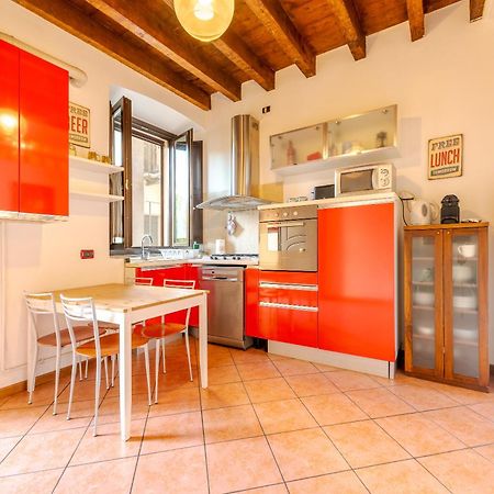 Guest Planet - Rosso Milano Apartment - Navigli Area Dış mekan fotoğraf